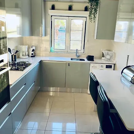 Sunny Condo- Pool & Free Parking Walk To Apartmán *